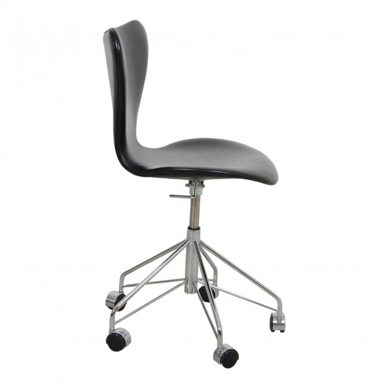 Arne Jacobsen 3117 7er kontorstol i sort classic l der